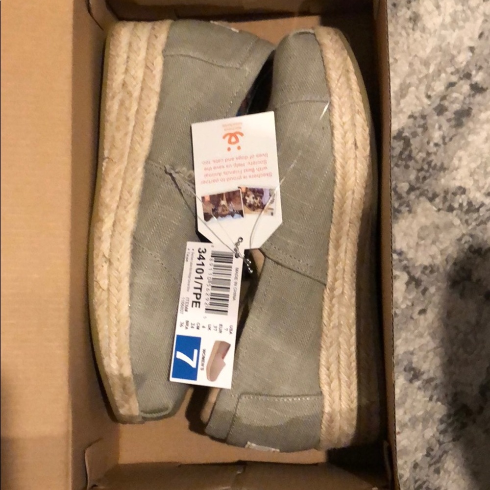 Canvas wedge shoes with memory foam -taupe size 7